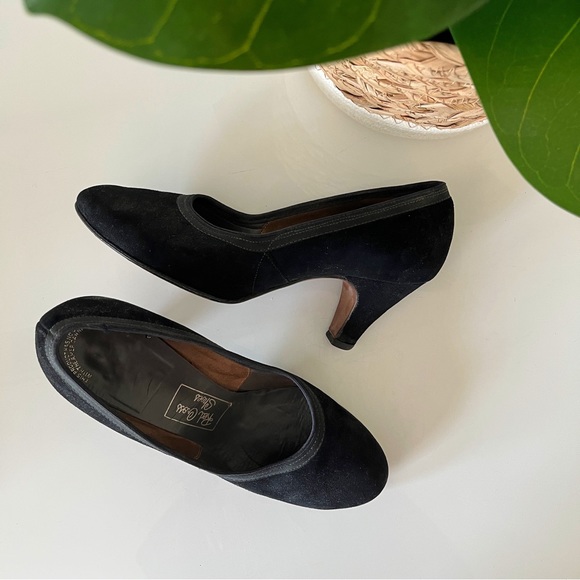Vintage Leather Pumps - Picture 1 of 9